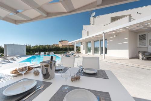 Villa White - image 2