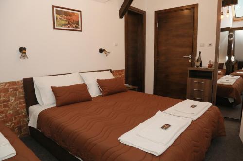 Hotel rooms & Restaurant Pirocanac