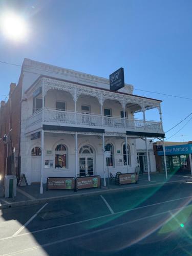 The Yarrawonga Hotel