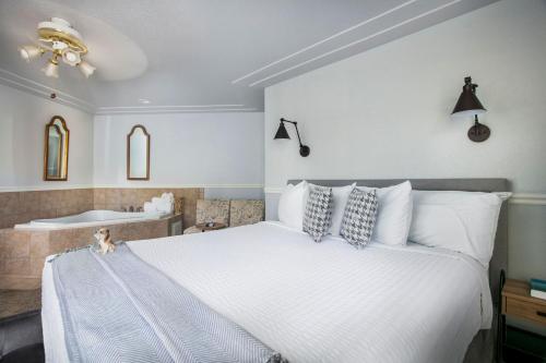 King Junior Suite with Fireplace and Jacuzzi