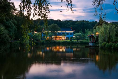 West Lake State Guest House