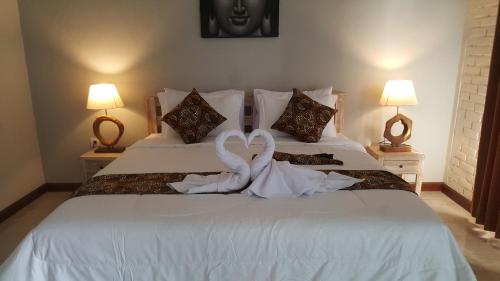 Deluxe Double Room (2 Adults + 1 Child) image 5
