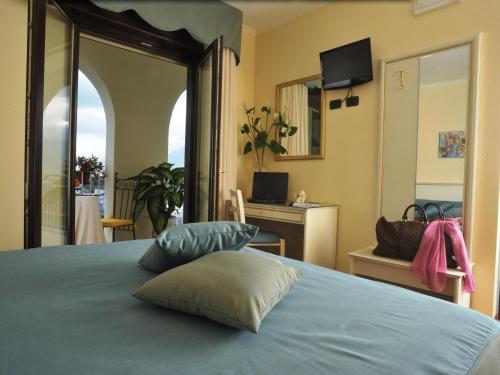 Costa Hotel - image 6