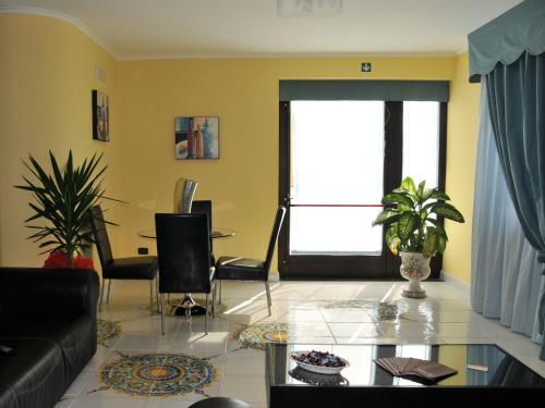 Costa Hotel - image 8