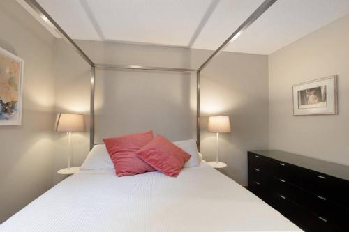 Gold Camp Chalet-4 BDR & Sleeps 8! Premier Condo! - image 8