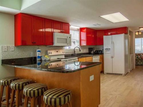 Beach Axis W by Meyer Vacation Rentals - image 3