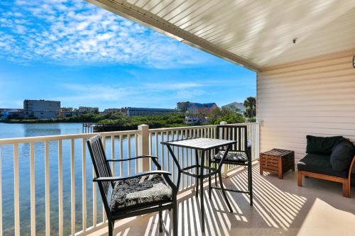 Captain Coves #102 - image 2