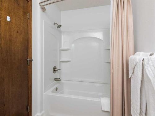 Conch Out by Meyer Vacation Rentals - image 7