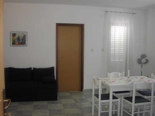 Apartments with a parking space Pirovac Sibenik - 15320 - image 12