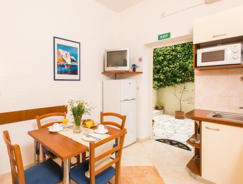 Apartments with a parking space Dubrovnik - 9682