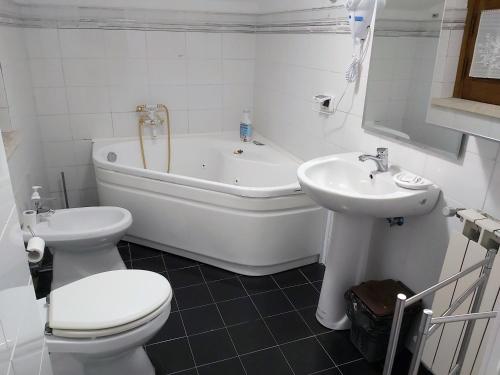 Deluxe Double Room with Extra Bed