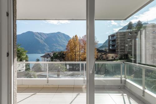  Maraini 15 - bright flat with lake view, Pension in Lugano