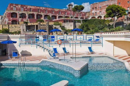 Swimming pool, Hotel Royal Continental in Naples