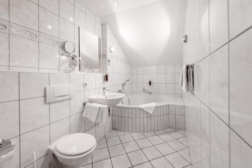 2 bedrooms, 3 beds