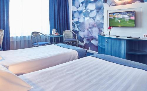 2 twin beds