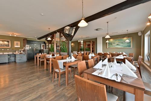 Restaurant, Hotel- & Ferienanlage Kapitans-Hauser Breege in Breege