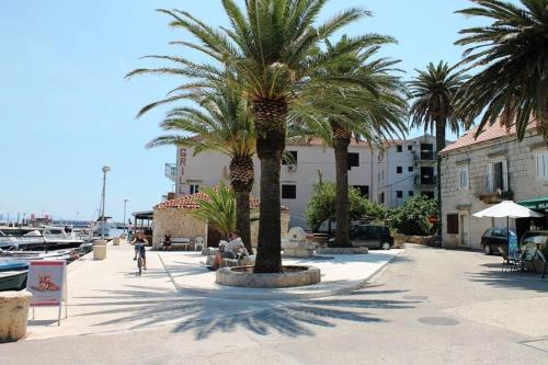 Manora guest house Sucuraj