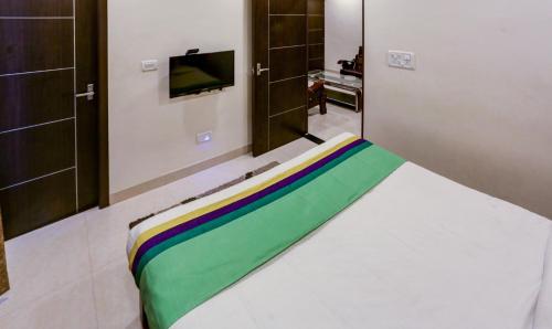 1 queen bed, 1 sofa bed