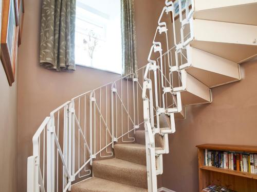 Smugglers Cove Cottage - image 2