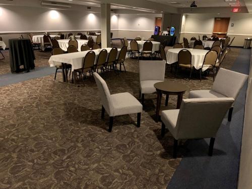 AmericInn by Wyndham Mankato Event Center