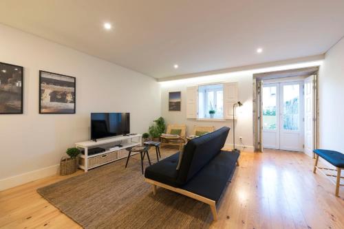 LovelyStay - Porto Peaceful Living W/ Backyard 2