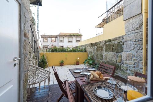 Porto Hidden Living w Backyard by LovelyStay 2