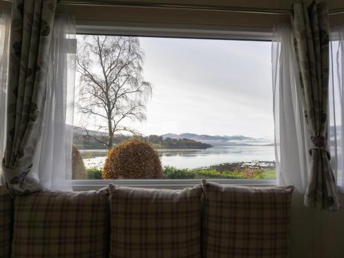 Deluxe Loch View Caravan - Pet Friendly (Disabled access)