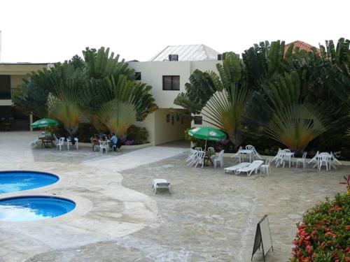 Swimming pool, Hotel Las Caobas in San Francisco De Macorís