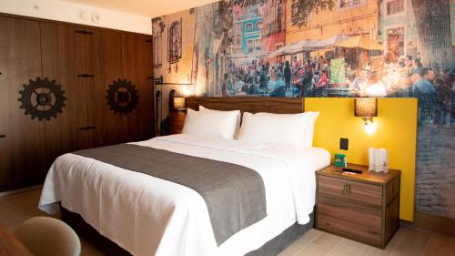 Standard King Room image 3