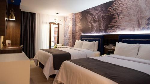 Standard Room with Two Queen Beds image 1