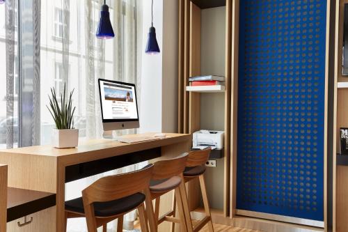 Holiday Inn Express - Berlin - Alexanderplatz an IHG Hotel - image 3