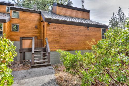 Lake Forest Villa - image 2