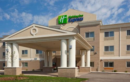 . Holiday Inn Express Devils Lake by IHG