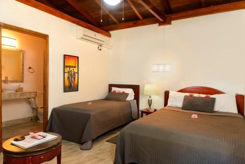 230079216 Parrot Cove Lodge