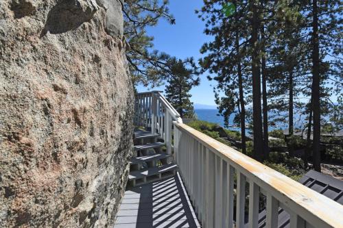 Rockpile Treehouse - image 8