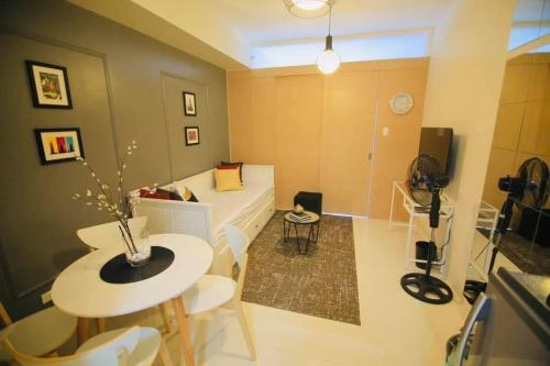 Alexandrea Suite Taal View by Wind SMDC Tagaytay
