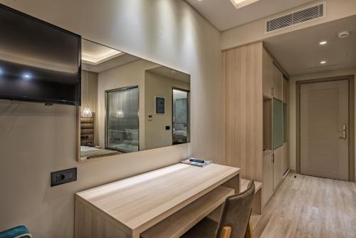 Alexandra Beach Resort & Spa - image 3