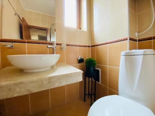 Charming Ski Apartments Near Gondola & Bar Street, Cedar Lodge 1 Complex