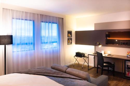 room detail thumbnail 2