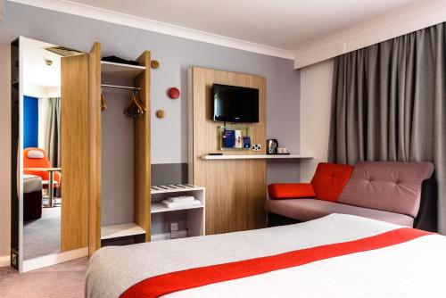 Holiday Inn Express Portsmouth Gunwharf Quays an IHG Hotel - image 13