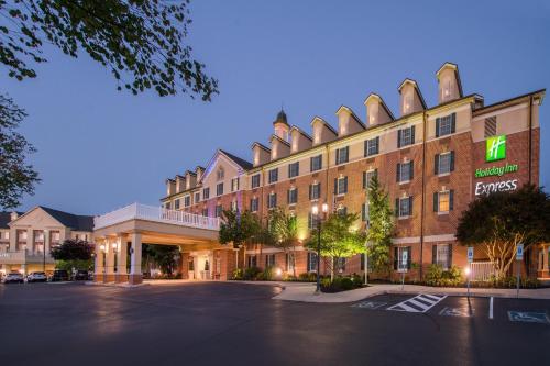 ทัศนียภาพภายนอกโรงแรม, Holiday Inn Express State College at Williamsburg Square By IHG in สเตดคอลเลจ (PA)