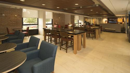 Holiday Inn Express - San Antonio Airport an IHG Hotel - image 6