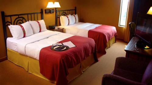 2 queen beds