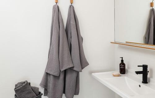 230116252 Hotel June West LA, a Member of Design Hotels