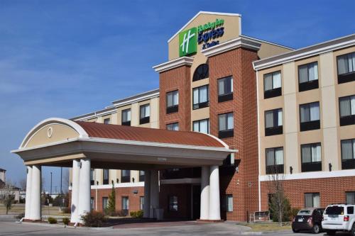 Holiday Inn Express Pratt, an IHG hotel - Hotel - Pratt