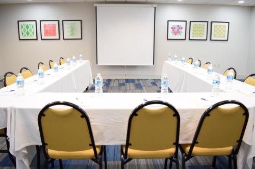 홀리데이 인 익스프레스 호텔 & 스위트 웨스트 I-10 바이 IHG - 회의실/연회장