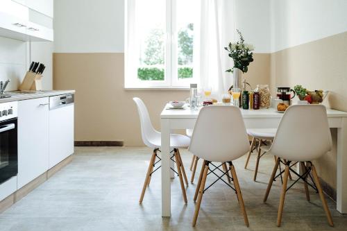 Konyha, Zimmer in ruhiger Lage 150m zur TA (Nr. 5) in Hameln Városközpont