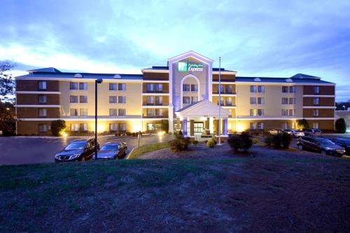 Photo - Holiday Inn Express Richmond I-64 Short Pump Area, an IHG Hotel