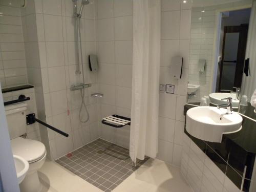 Holiday Inn Express Colchester an IHG Hotel - image 7