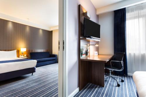 Holiday Inn Express Colchester an IHG Hotel - image 2